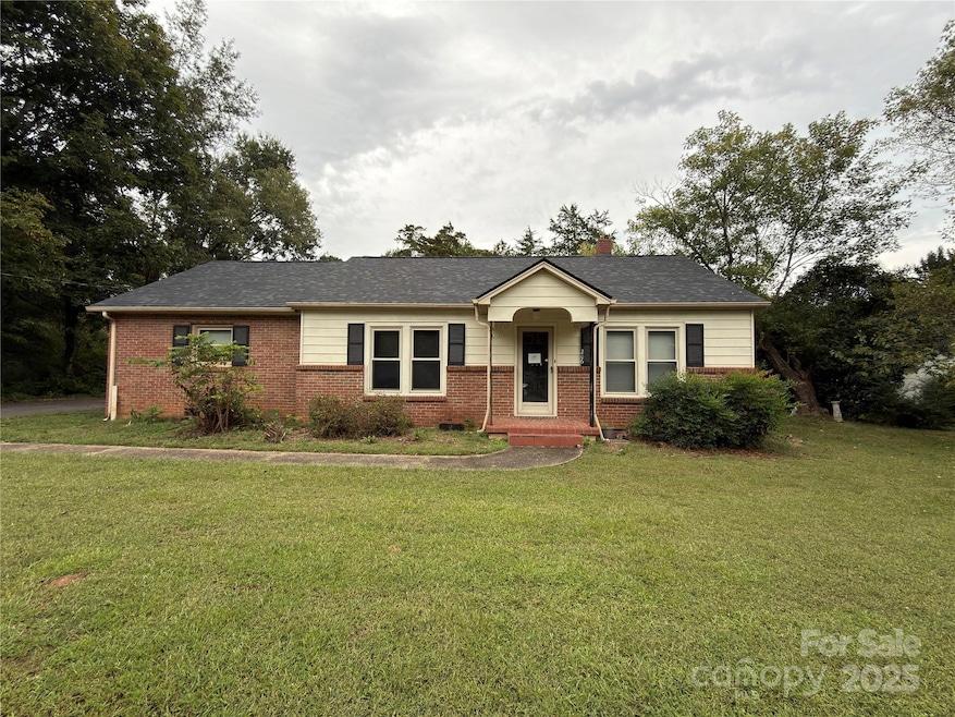 206 11th St NE, Hildebran, NC 28637 - photo 1