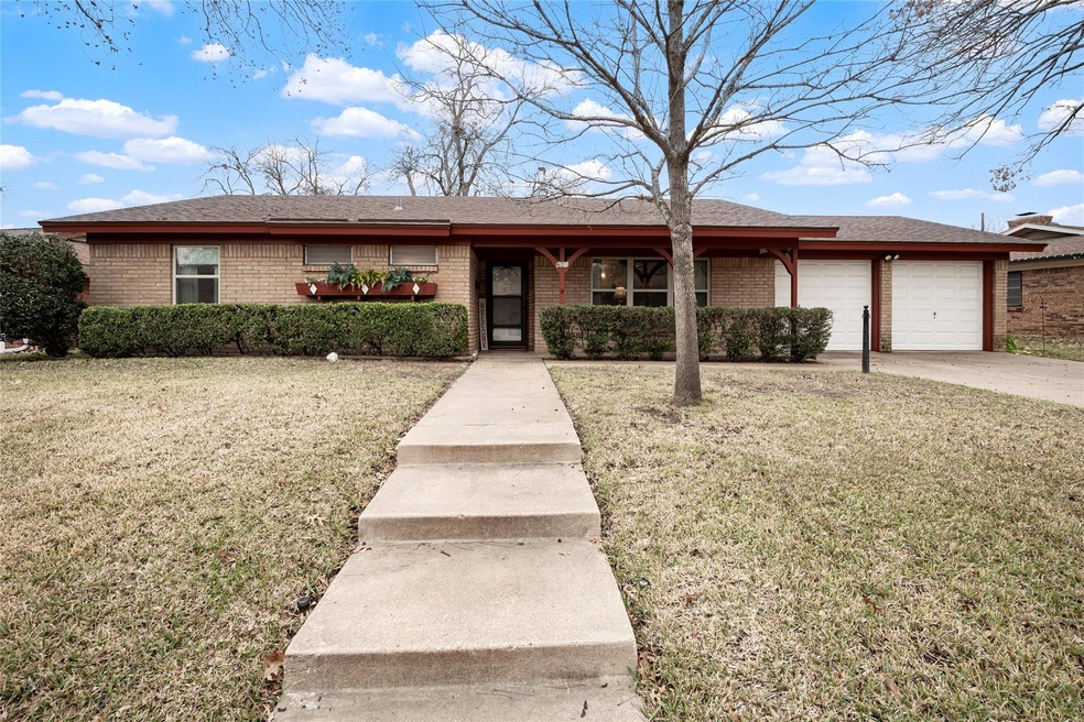 621 Cullum Ave, Hurst, TX 76053 - photo 1