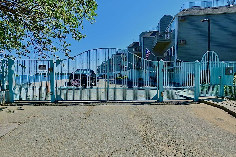 244 Bowne St unit 1st Floor, Bronx, NY 10464 - photo 1