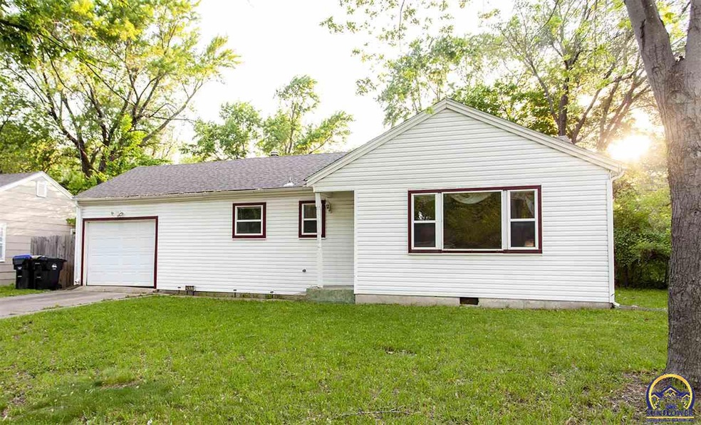 2417 SW Mission Ave, Topeka, KS 66614 - photo 1