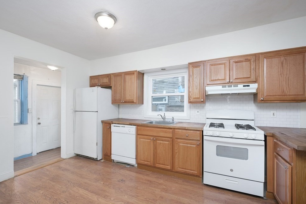 3 Dell St unit 2, Somerville, MA 02145 - photo 1