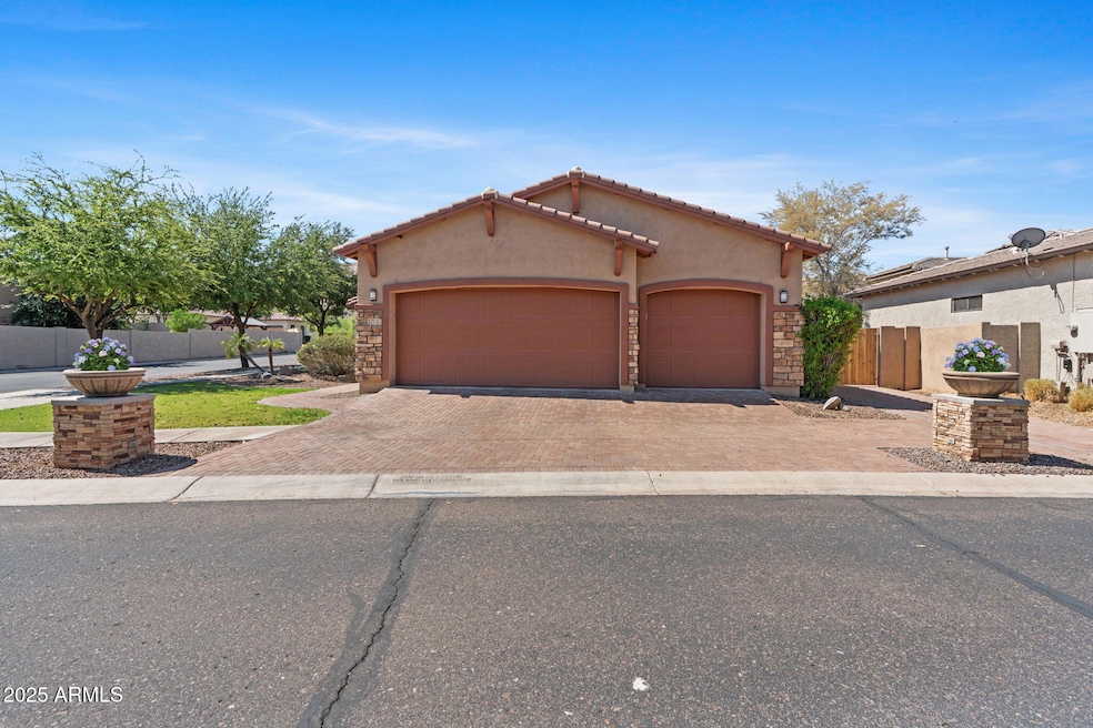 3-web-or-mls-3215-e-constance-wy