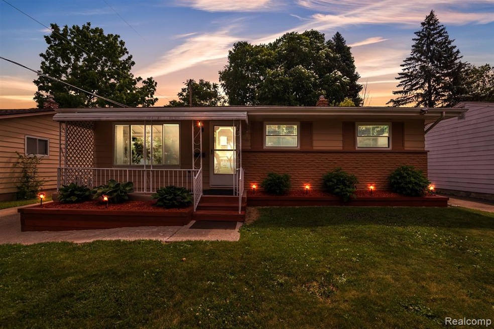 01-3612 Twilight Dr-WindowStill-Rea.jpg