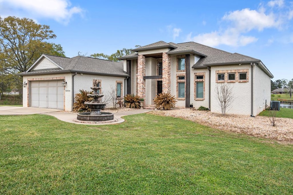 1084 Biltmore Dr, McComb, MS 39648 - photo 1