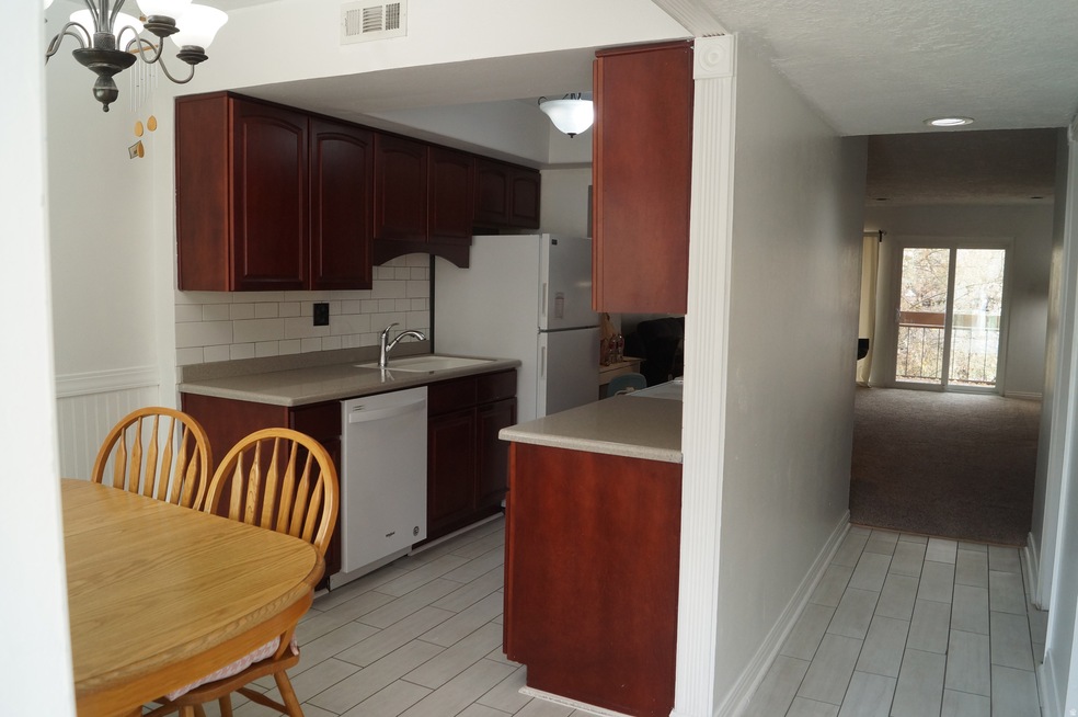 5197 S Gravenstein Park unit 240, Salt Lake City, UT 84123 - photo 1