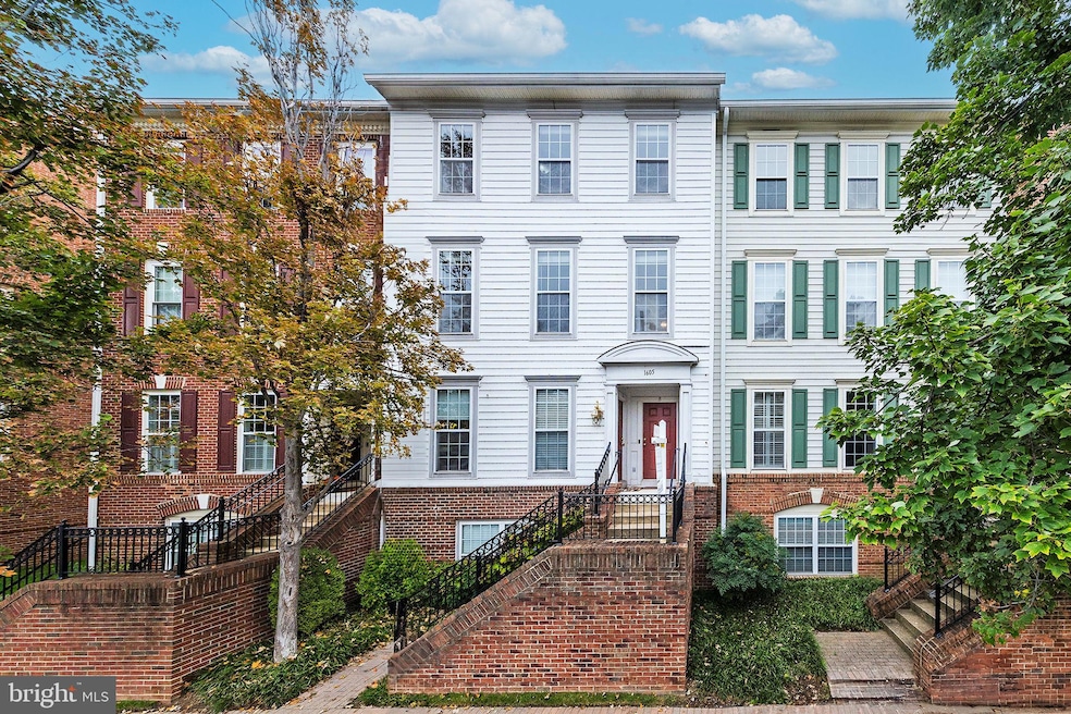 1605 Potomac Greens Dr unit B, Alexandria, VA 22314 - photo 1