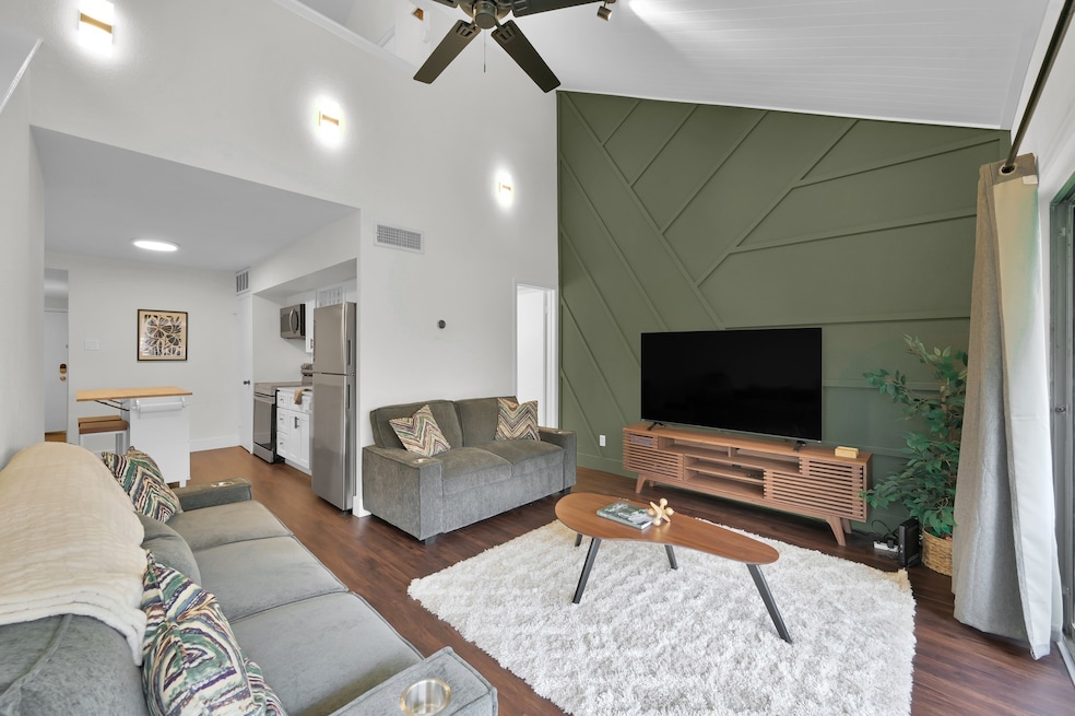 Welcome to the fresh and modern #506E at the 18th