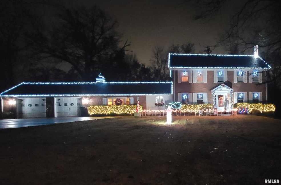 321 W Boone St, Salem, IL 62881 - photo 1