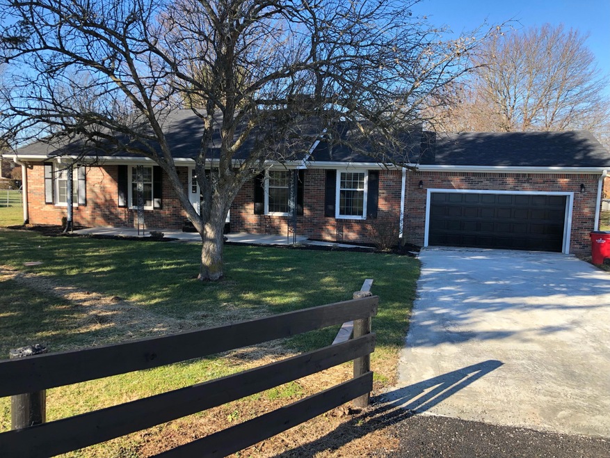 821 Hickman Hill Rd, Frankfort, KY 40601 - photo 1