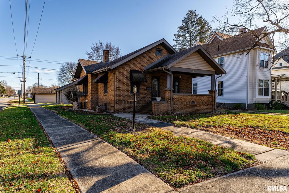 328 N Mclean St, Lincoln, IL 62656 - photo 1