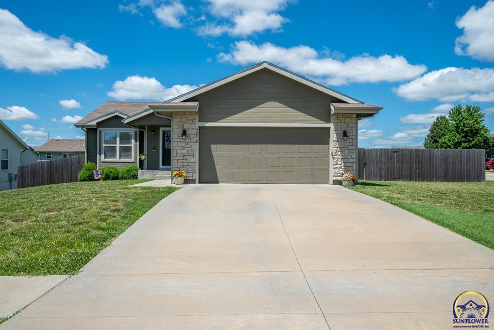 7010 SW 18th St, Topeka, KS 66615 - photo 1