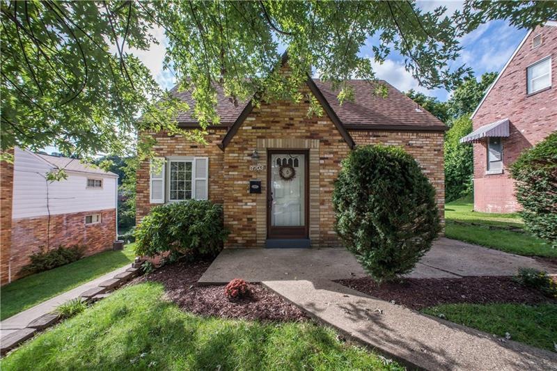 Adorable, Brick Cape Cod! Super Clean!