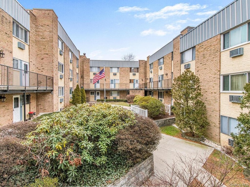 437 Palisade Ave unit B3, Yonkers, NY 10703 - photo 1