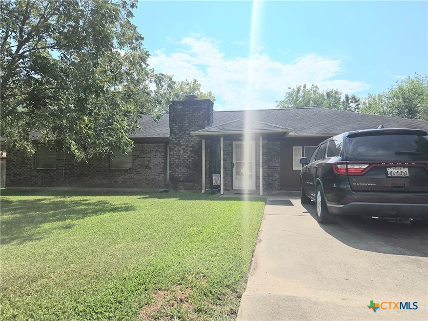113 Sylvia St, Victoria, TX 77904 - photo 1