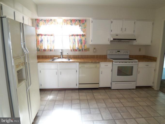 10207 Bignonia Dr, Laurel, MD 20708 - photo 1