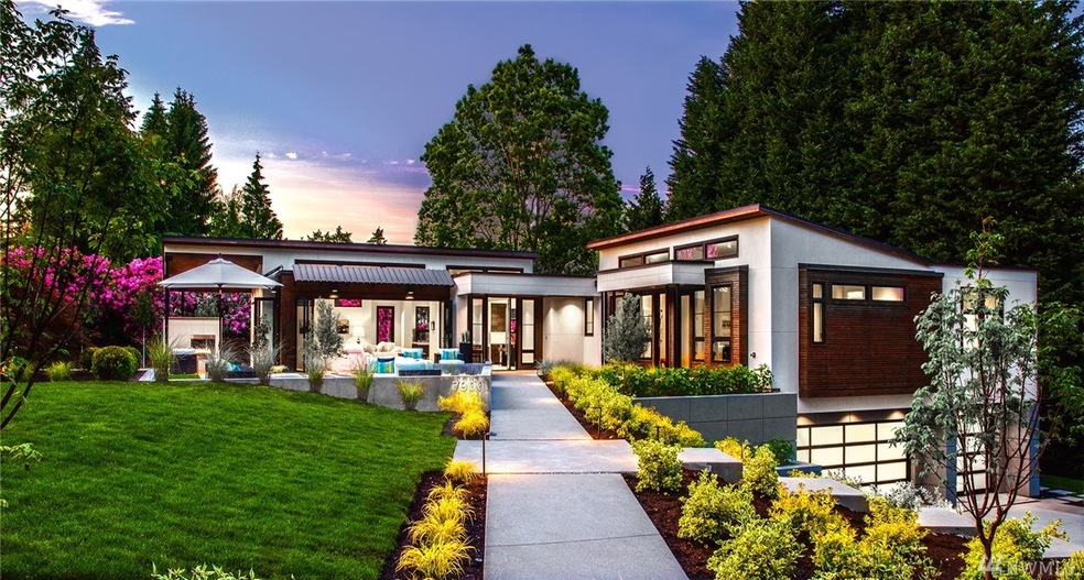 9018 Points Dr NE, Yarrow Point, WA 98004 - photo 1