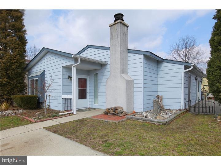 15 Honeysuckle Ln, Swedesboro, NJ 08085 - photo 1