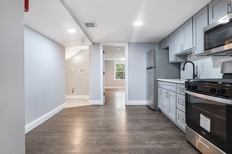 172 Beacon Ave unit 3, Jersey City, NJ 07306 - photo 1