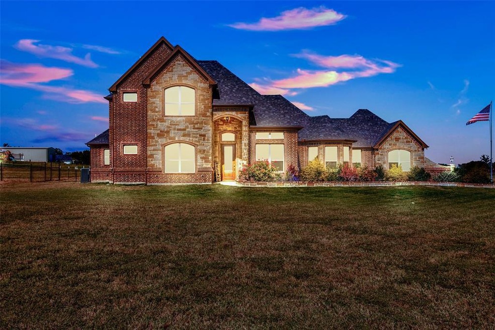 410 Lazy b Ln, Springtown, TX 76082 - photo 1