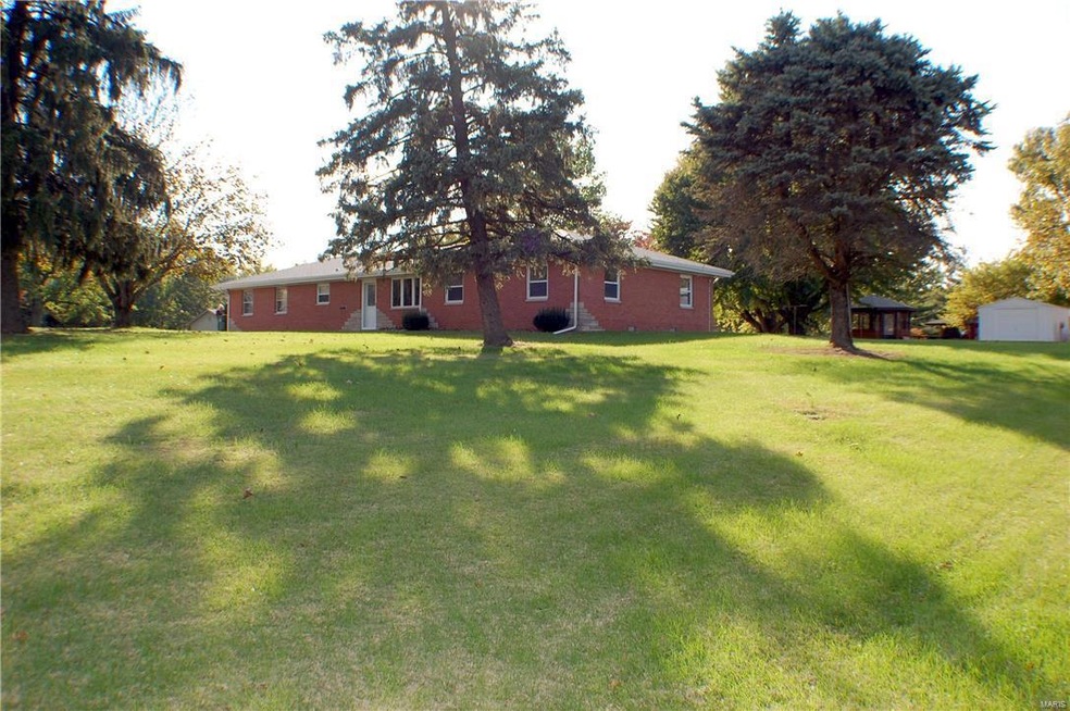 106 Bauer Ln, Maryville, IL 62062 - photo 1