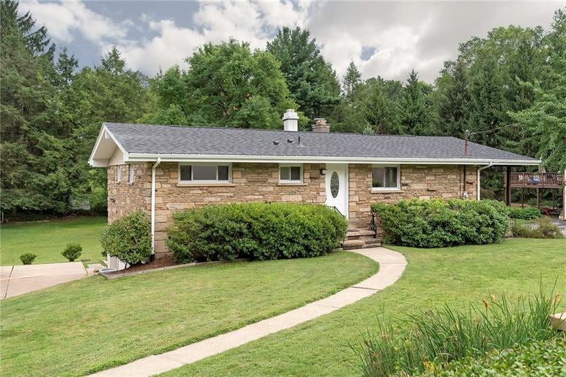 Awesome Stone Ranch on a Spacious Lot Minutes to S
