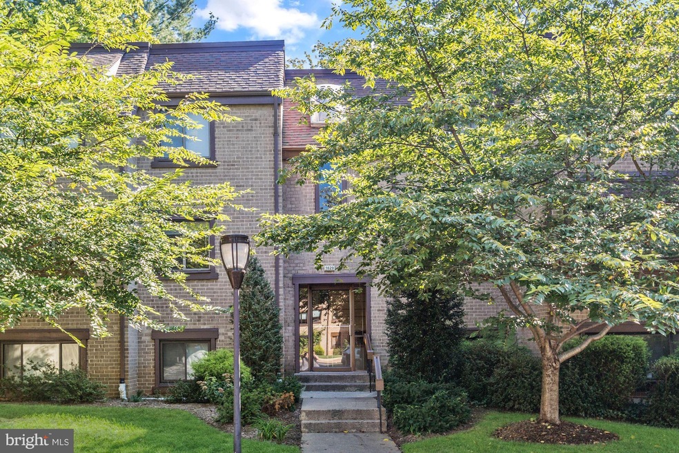 1629 Parkcrest Cir unit 200, Reston, VA 20190 - photo 1