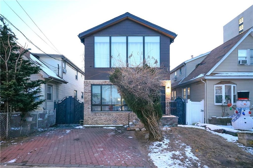 For Sale $918,000 • Co-Listing Agent