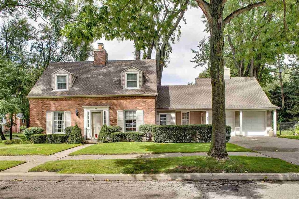 321 Ridge Rd, Grosse Pointe Farms, MI 48236 - photo 1