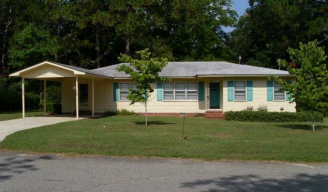 827 Grady Ave N, Douglas, GA 31533 - photo 1