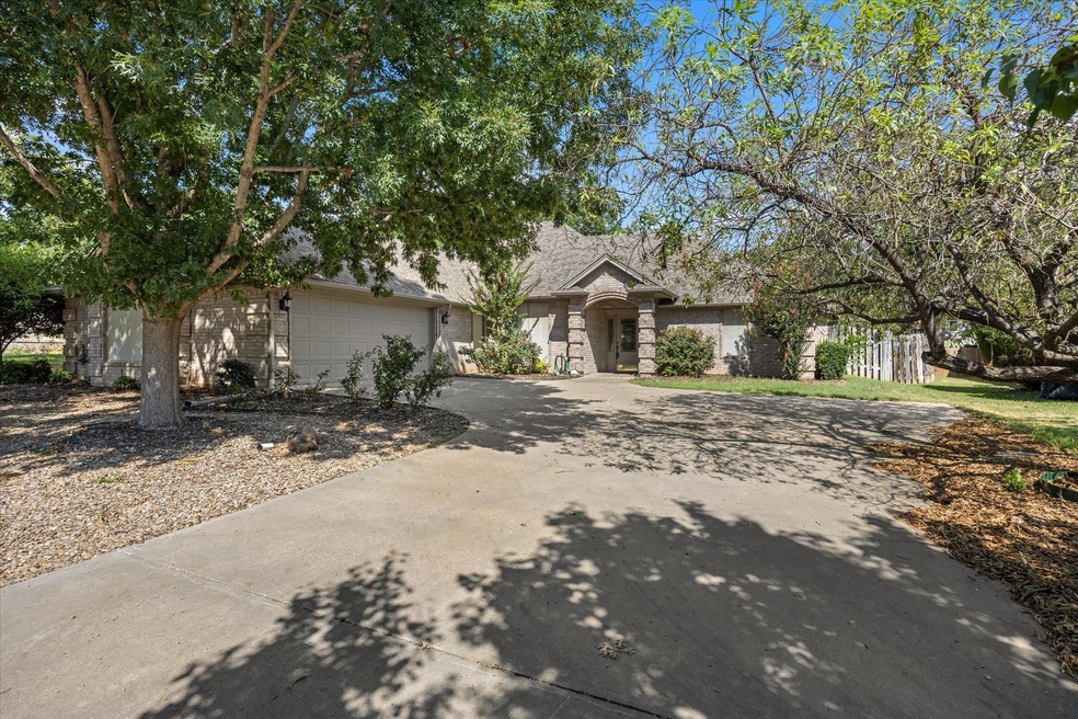 4007 Angelina Ct N, Granbury, TX 76049 - photo 1