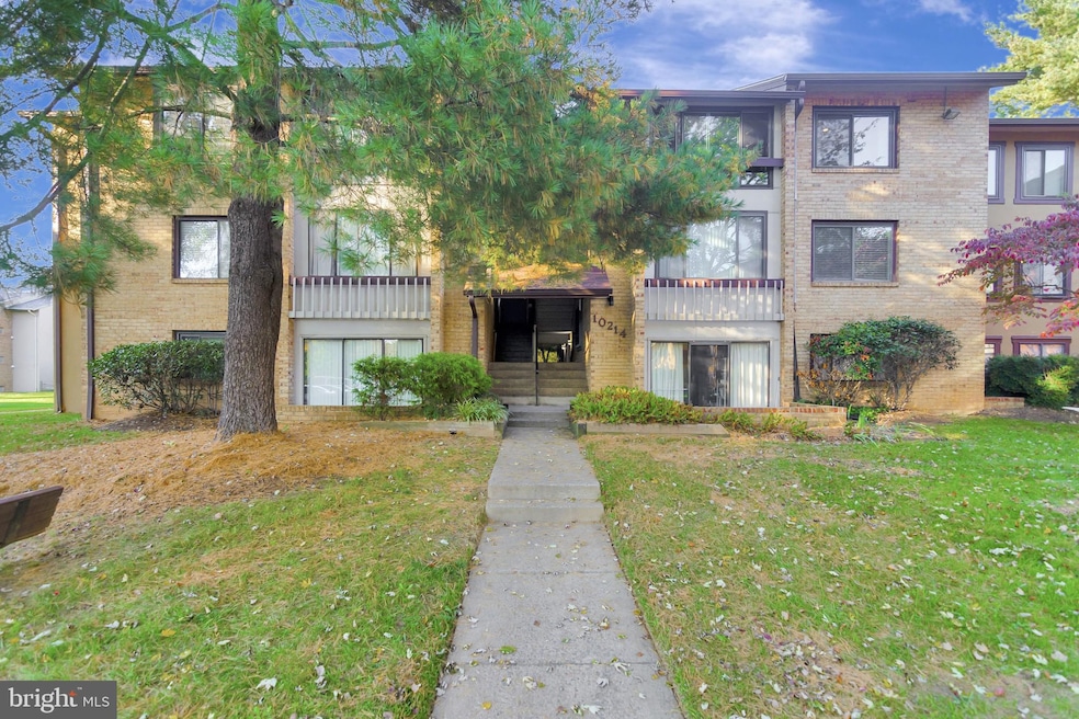 10214 Bushman Dr unit 101, Oakton, VA 22124 - photo 1
