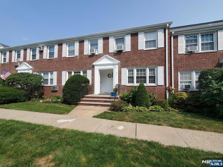 285B Elmwood Ave unit C285B, Maplewood, NJ 07040 - photo 1