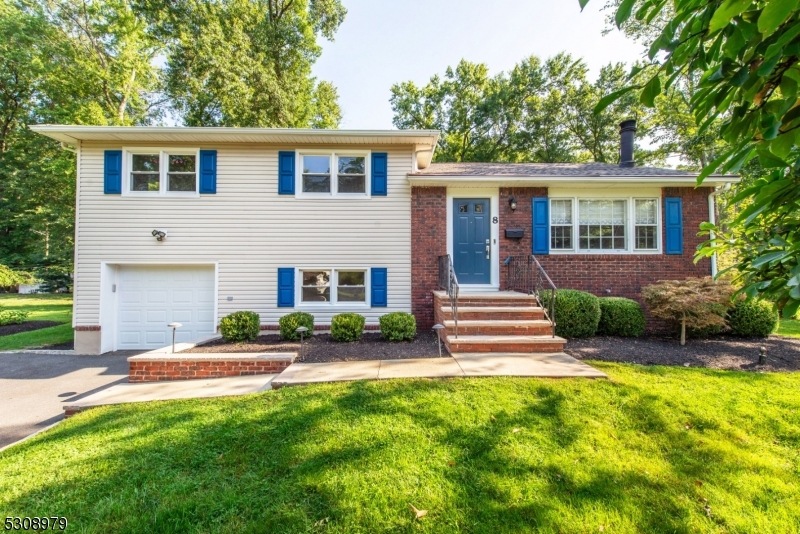8 Kenneth Ct, Florham Park, NJ 07932 - photo 1
