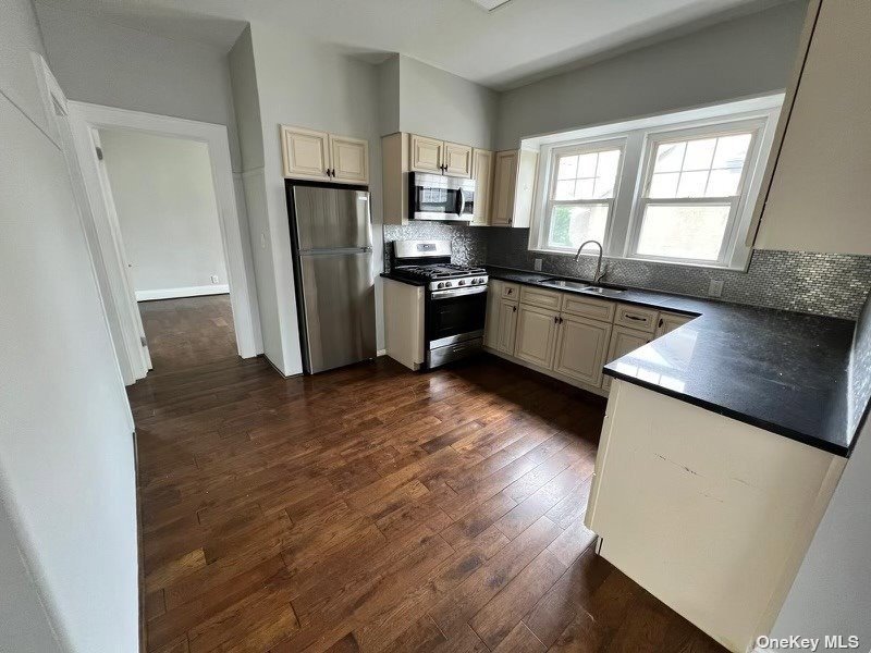 530 Oceanpoint Ave, Cedarhurst, NY 11516 - photo 1