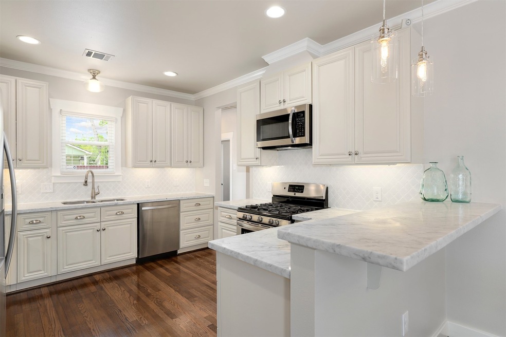 807 Archer St, Houston, TX 77009 - photo 1