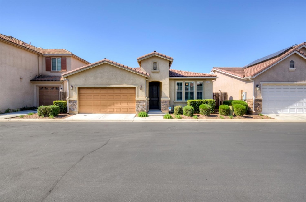 3260 Alps Ln, Clovis, CA 93619 - photo 1