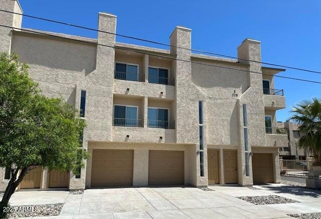 225 N Pomeroy 16