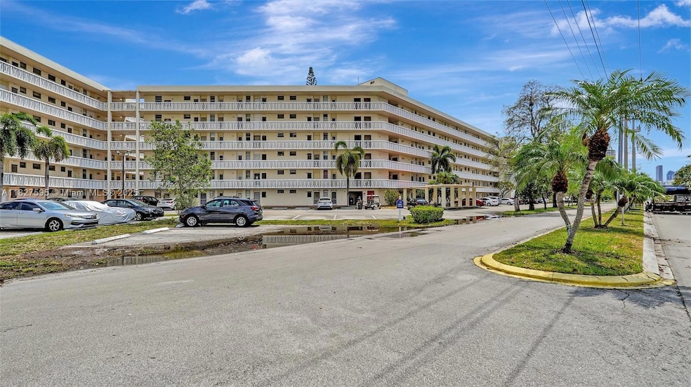 2905 Point Dr E unit L514, Aventura, FL 33160 - photo 1