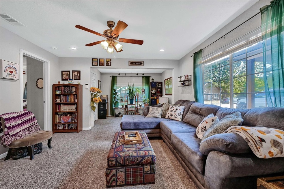 110 W Texas St, Denison, TX 75021 - photo 1