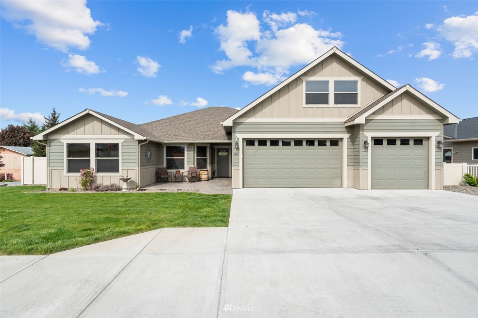 310 N Newark Ave, East Wenatchee, WA 98802 - photo 1