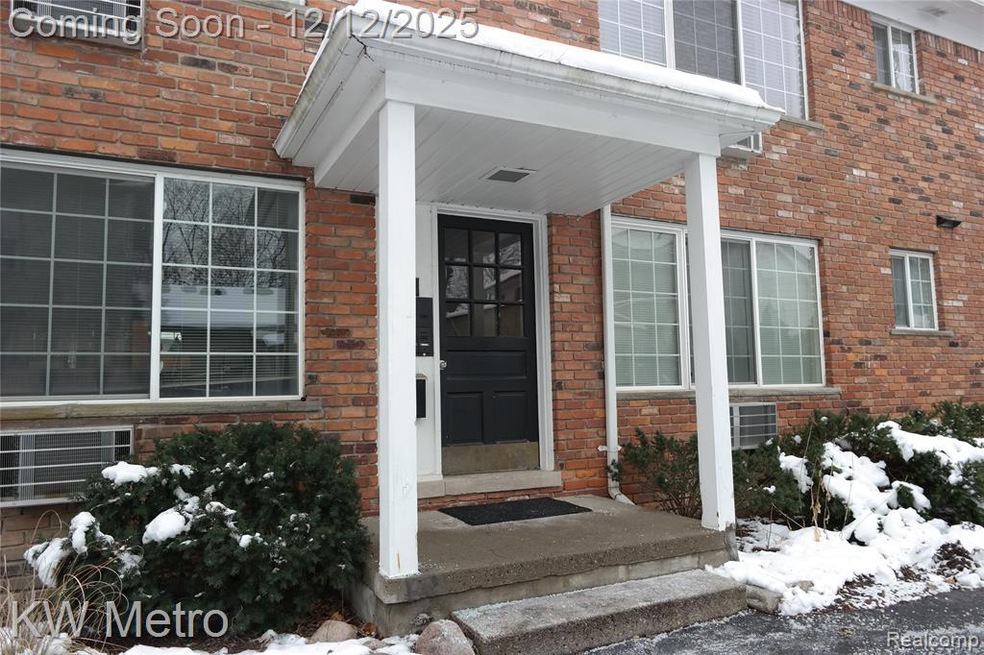 630 Ann St unit 8, Birmingham, MI 48009 - photo 1