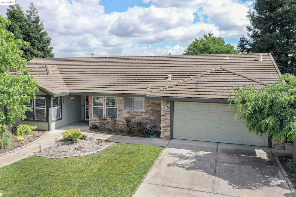 Sold $560,000 • Co-Listing Agent