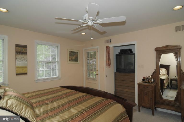 7909 Cindy Ln, Bethesda, MD 20817 - photo 1