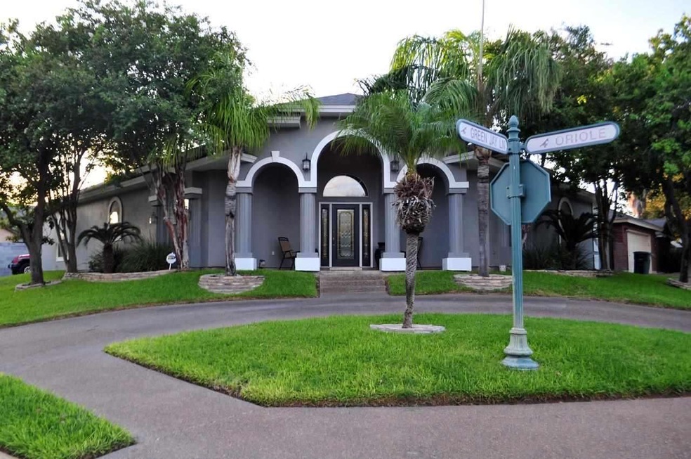 202 Green Jay Ln, Laredo, TX 78045 - photo 1