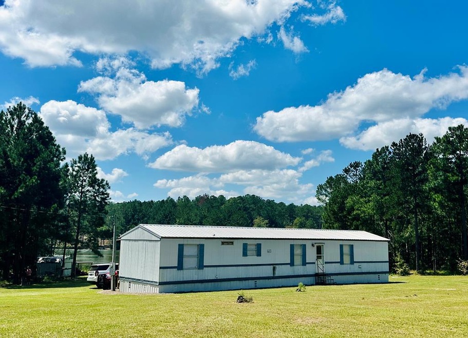 560 Highridge Rd, Broxton, GA 31519 - photo 1