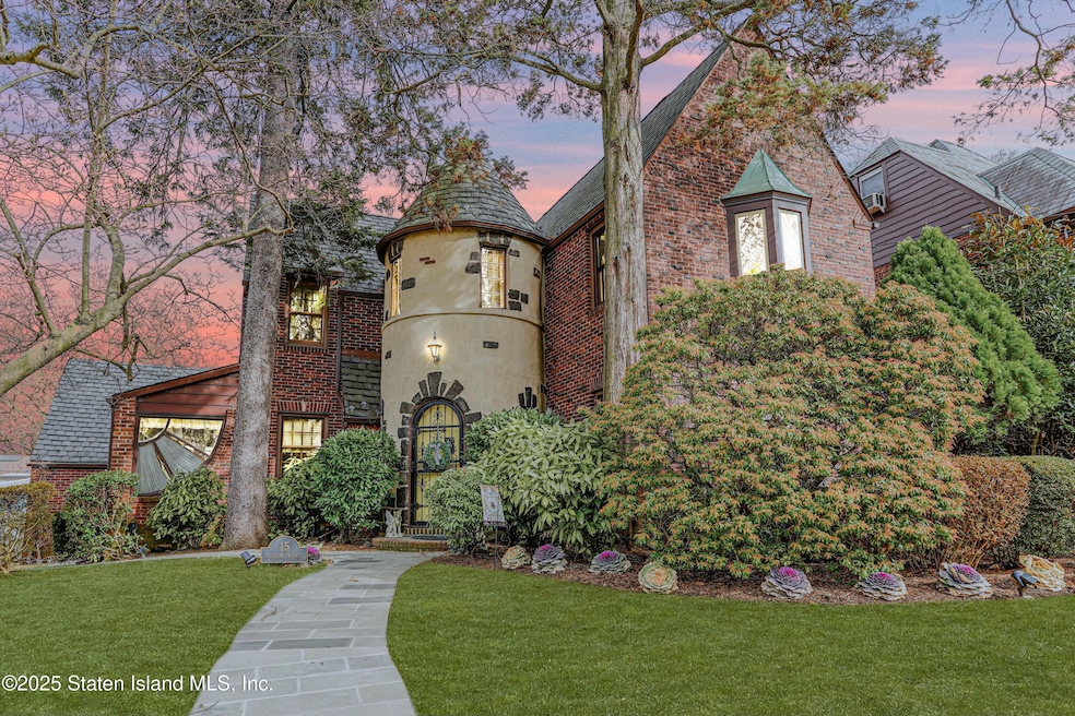 Sold $1,050,000 • Co-Listing Agent