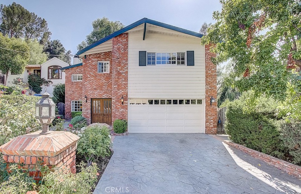 21812 Martinez St, Woodland Hills, CA 91364 - photo 1