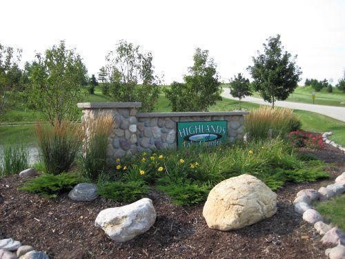 Entrance to The Highlands