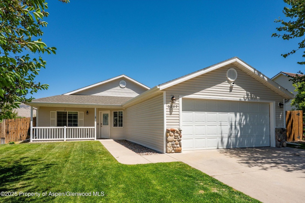 209 Cliff View Cir, Parachute, CO 81635 - photo 1