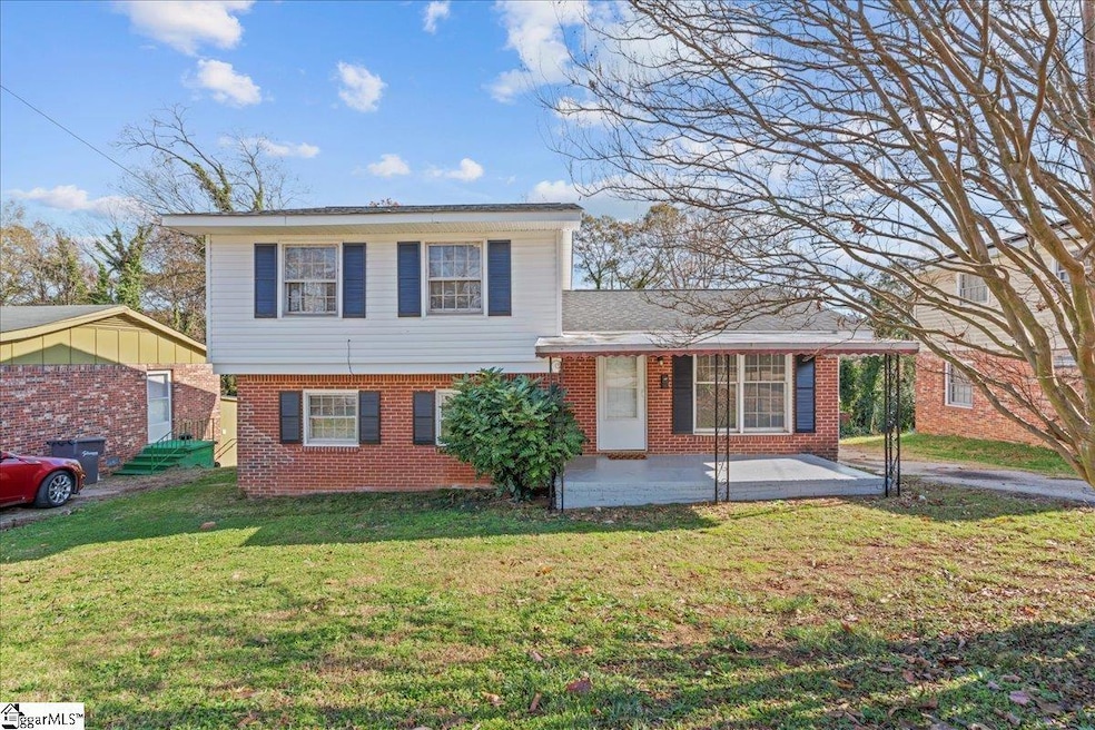 423 Bethlehem Dr, Spartanburg, SC 29306 - photo 1